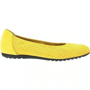 Women's Sabrinas London yellow Nubuck size 40 (9) office siren ballet flats